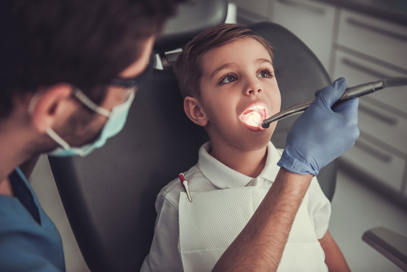 Cuidado dental restaurativo para niños 